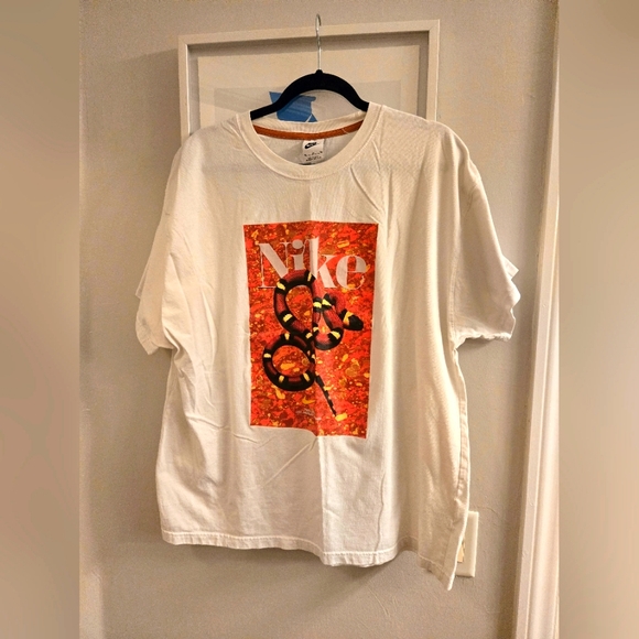 Nike tee - Picture 1 of 1